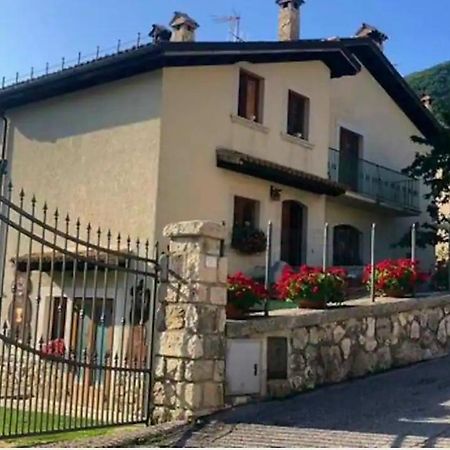 A Due Passi Dai Lupi Villa Civitella Alfedena Eksteriør billede